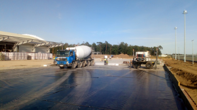 Zdjęcie 17 z budowy nawierzchni betonowej na Lotnisku Wojskowym w Pozwidzu - Xbeton Polska - Wytwórnia betonu