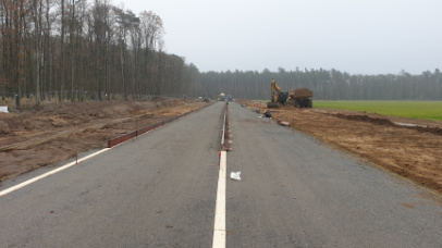 Zdjęcie 1. do artykułu „Produkcja betonu nawierzchniowego (beton drogowy) na 33 Bazę Lotnictwa Transportowego w Powidzu” - Xbeton