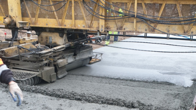 Zdjęcie 4. do artykułu „Produkcja betonu nawierzchniowego (beton drogowy) na 33 Bazę Lotnictwa Transportowego w Powidzu” - Xbeton