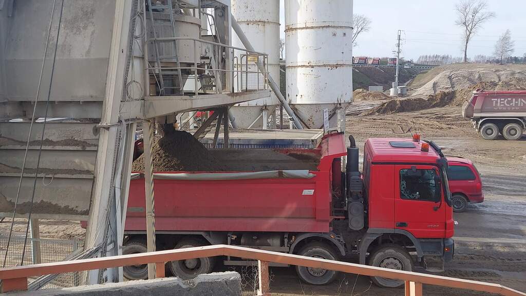 Zdjęcie 6. do artykułu „Produkcja betonu nawierzchniowego (beton drogowy) na 33 Bazę Lotnictwa Transportowego w Powidzu” - Xbeton